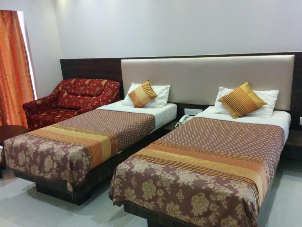 Usha Ascot Hotel Матеран Екстериор снимка
