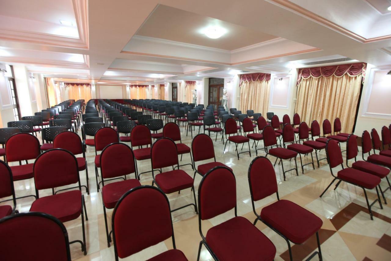 Usha Ascot Hotel Матеран Екстериор снимка