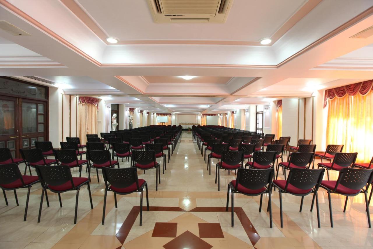 Usha Ascot Hotel Матеран Екстериор снимка