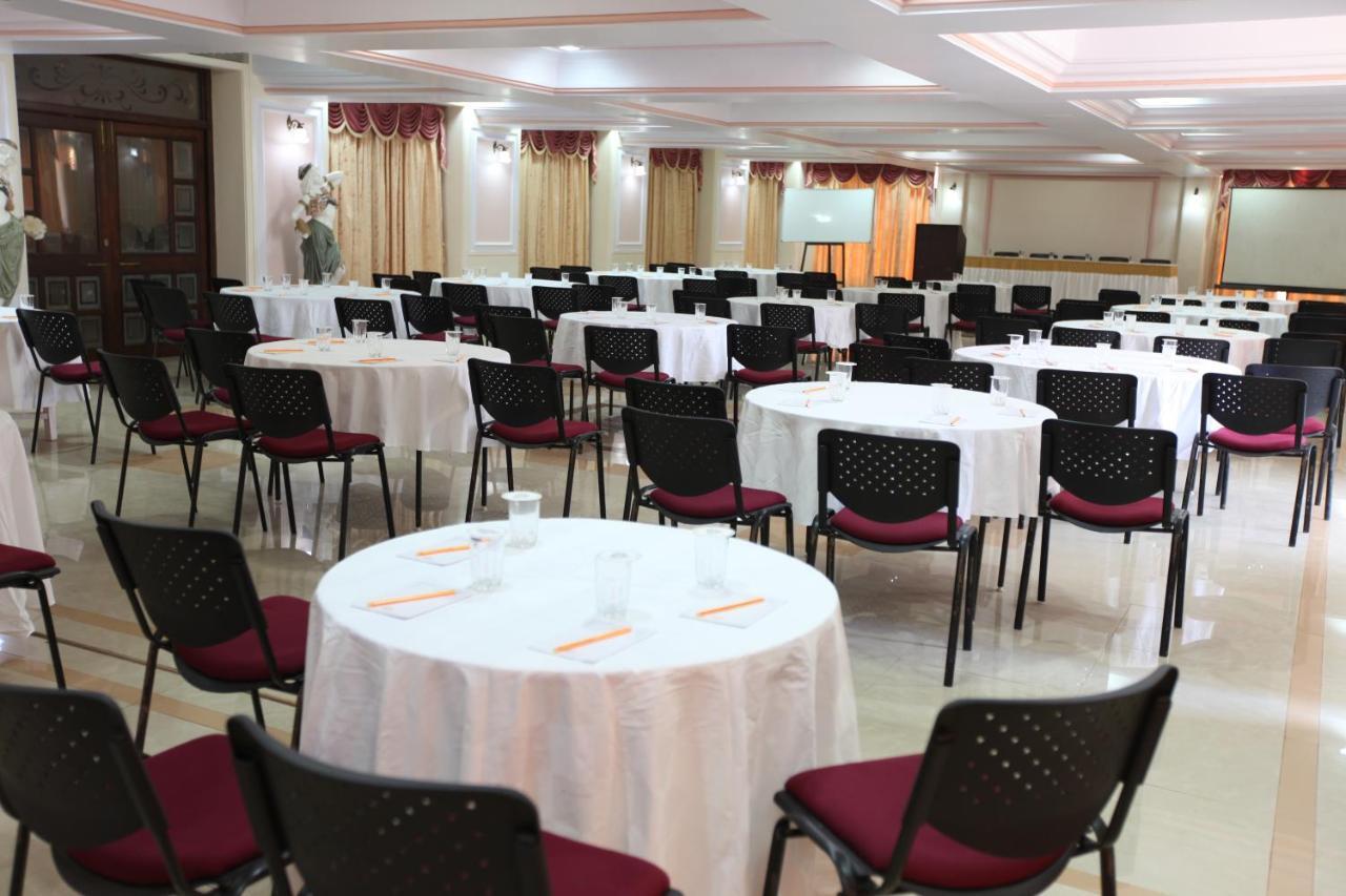 Usha Ascot Hotel Матеран Екстериор снимка
