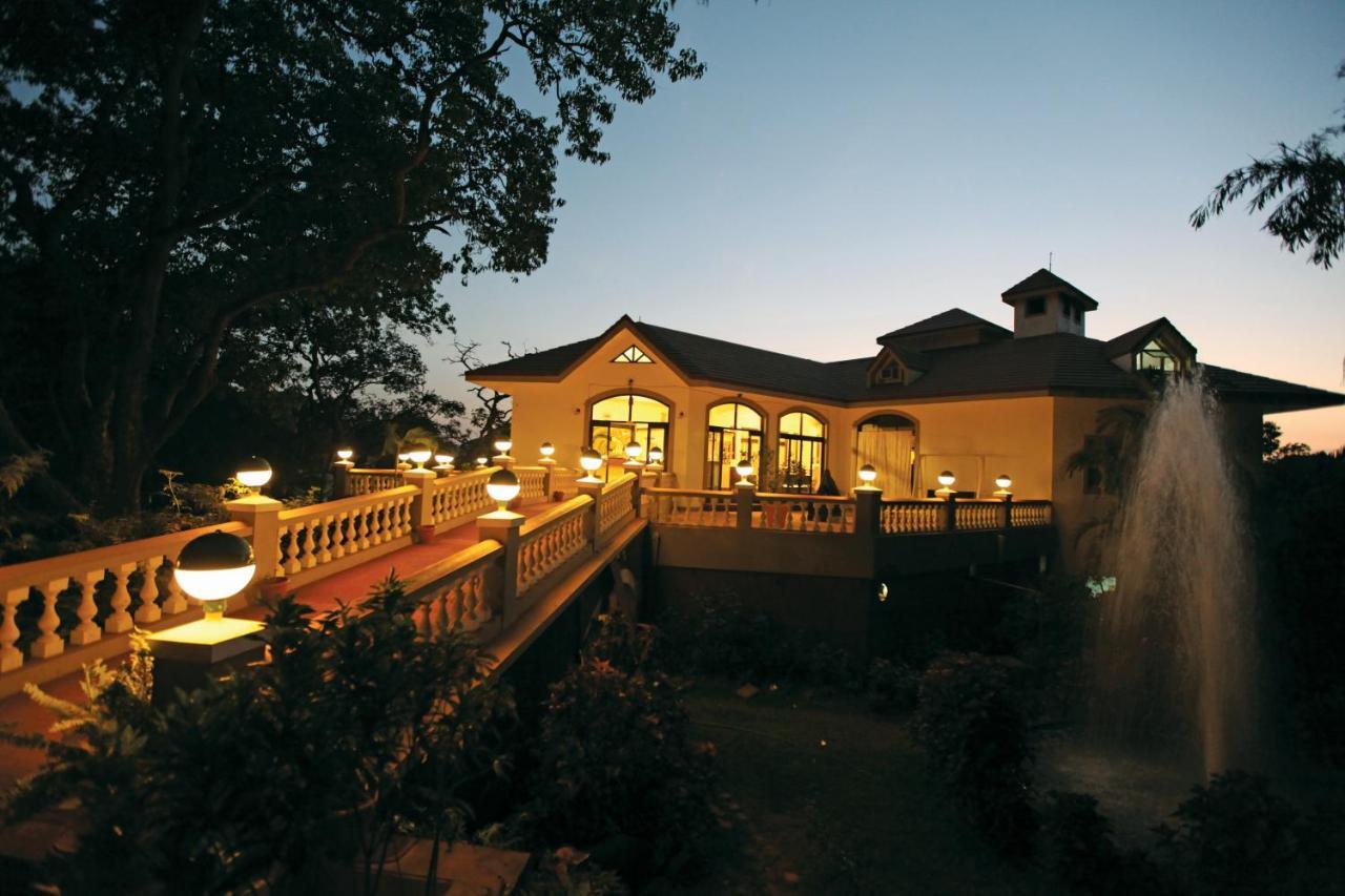 Usha Ascot Hotel Матеран Екстериор снимка